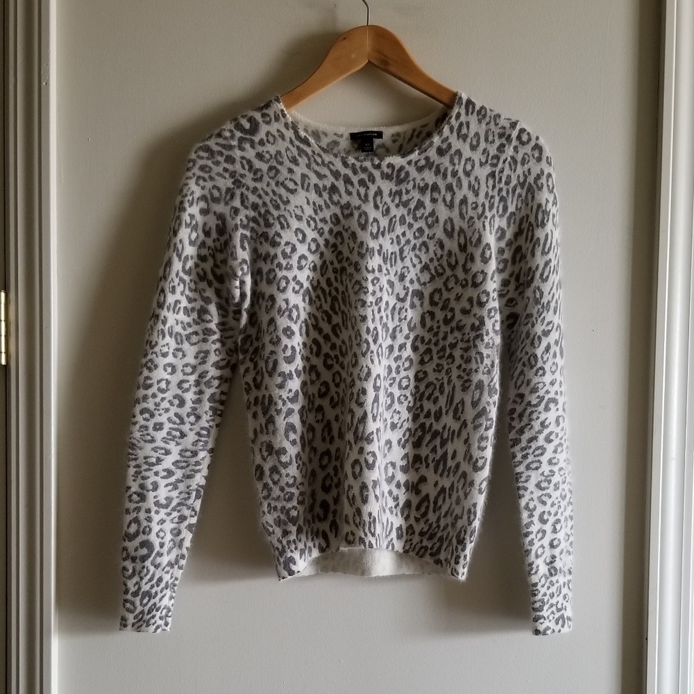 Cute Ann Taylor Leopard Print Sweater